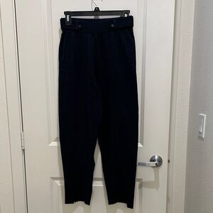 Elegant Black Wool Women's Trousers, stretchable waist band